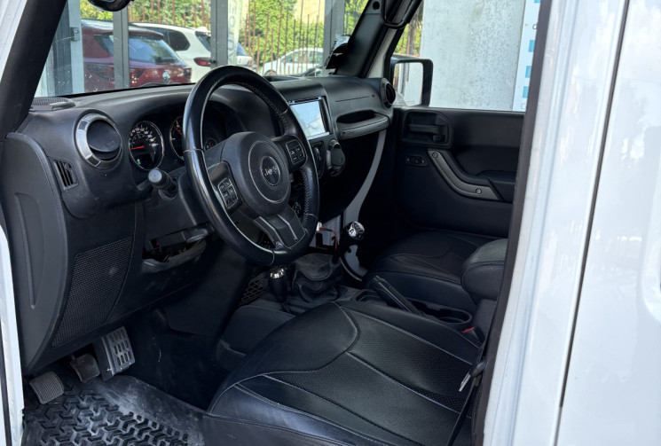 Jeep WRANGLER UNLIMITED JK Sport / Trés équipé / Suivi complet / 5 portes / BM6 / 123000km / 2.8 CRD