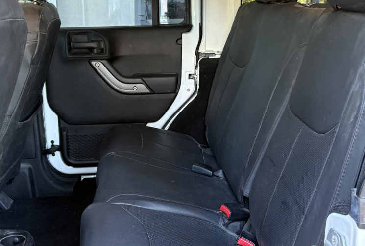 Jeep WRANGLER UNLIMITED JK Sport / Trés équipé / Suivi complet / 5 portes / BM6 / 123000km / 2.8 CRD