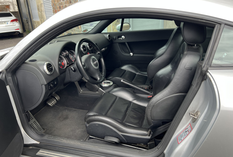 Audi TT  série 1 Quattro 3.2 i V6 Coupé DSG6 250cv