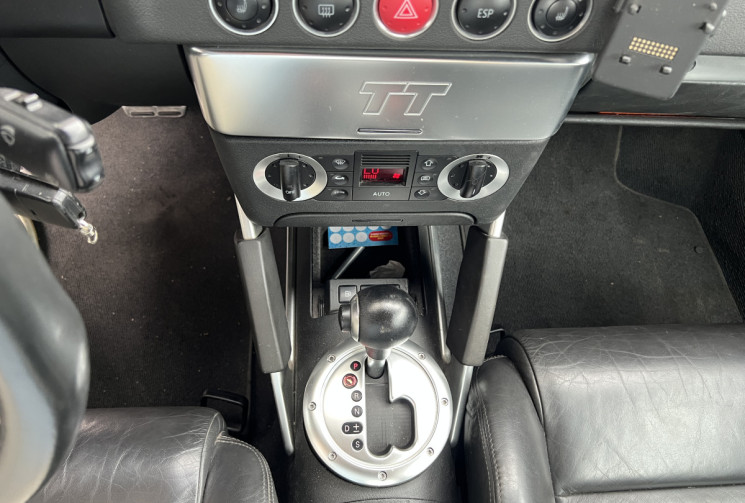 Audi TT  série 1 Quattro 3.2 i V6 Coupé DSG6 250cv
