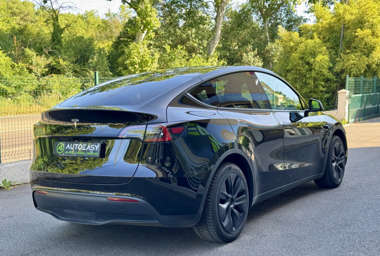 Tesla Model Y  Standard RWD 300 ch / 1ere main / Full Black / Garantie constructeur 09/2028