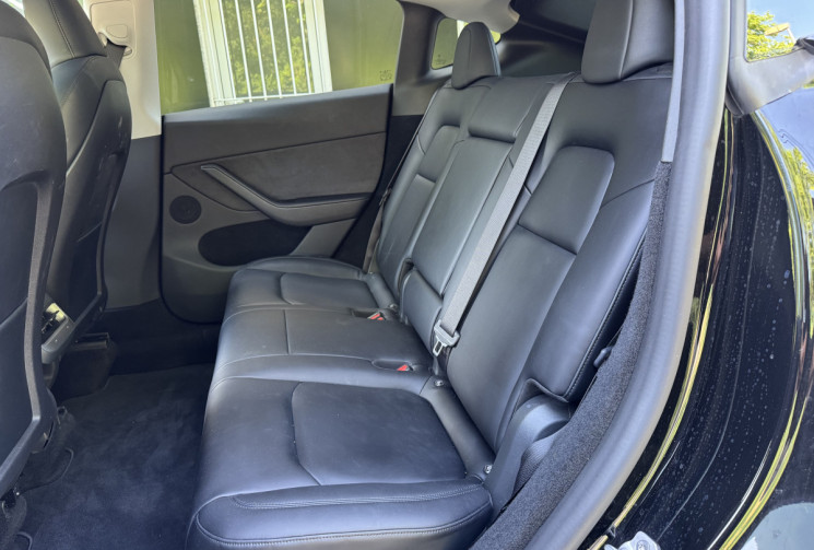 Tesla Model Y  Standard RWD 300 ch / 1ere main / Full Black / Garantie constructeur 09/2028