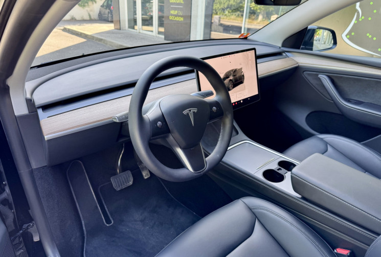 Tesla Model Y  Standard RWD 300 ch / 1ere main / Full Black / Garantie constructeur 09/2028