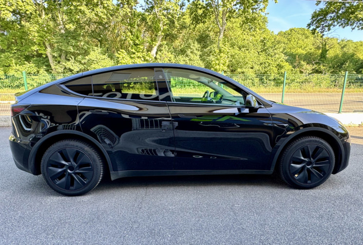 Tesla Model Y  Standard RWD 300 ch / 1ere main / Full Black / Garantie constructeur 09/2028