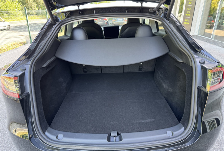 Tesla Model Y  Standard RWD 300 ch / 1ere main / Full Black / Garantie constructeur 09/2028