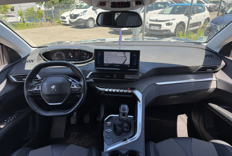Peugeot 3008 1.5 / 130 CH / ALLURE 