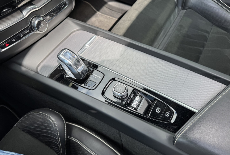 Volvo XC60 T8 Twin 303 + 87ch R-Design Geartronic