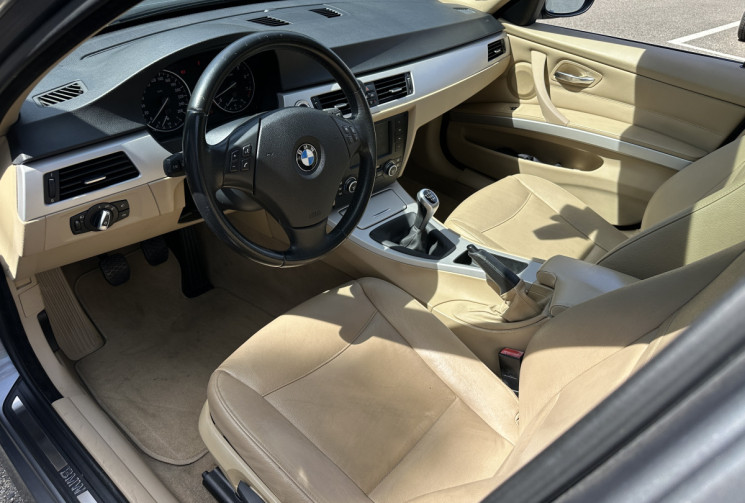 BMW Série 3 325i 218 ch Confort / Nombreux frais récents / État superbe / Caméra de recul