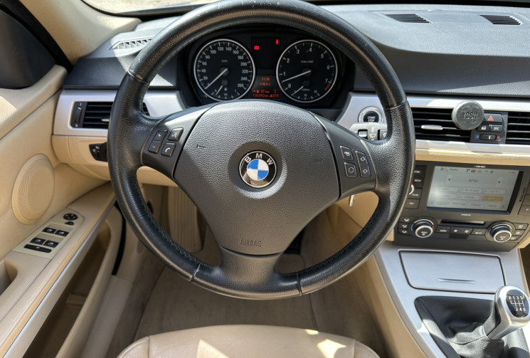 BMW Série 3 325i 218 ch Confort / Nombreux frais récents / État superbe / Caméra de recul