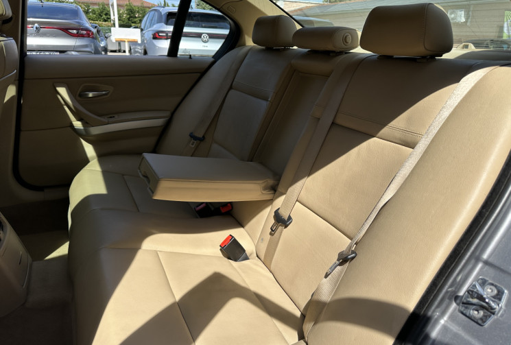 BMW Série 3 325i 218 ch Confort / Nombreux frais récents / État superbe / Caméra de recul