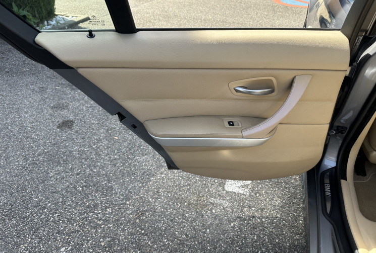 BMW Série 3 325i 218 ch Confort / Nombreux frais récents / État superbe / Caméra de recul