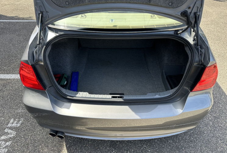 BMW Série 3 325i 218 ch Confort / Nombreux frais récents / État superbe / Caméra de recul