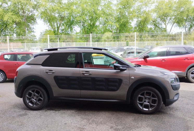 Citroën C4 CACTUS 1.6 BlueHDi 100 S&S Shine BVM6 / 1° main / Suivi complet Citroen 