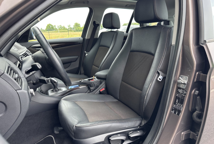 BMW X1 18d sDrive XLine Steptronic 143 cv (E84) - Attelage - Toit ouvrant