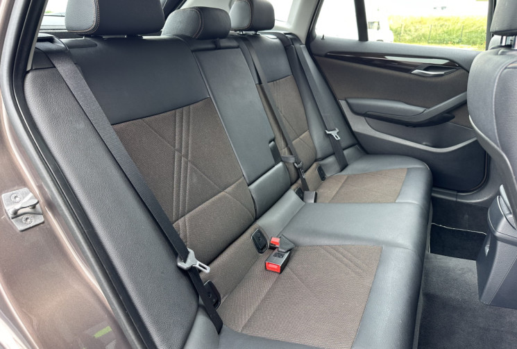 BMW X1 18d sDrive XLine Steptronic 143 cv (E84) - Attelage - Toit ouvrant