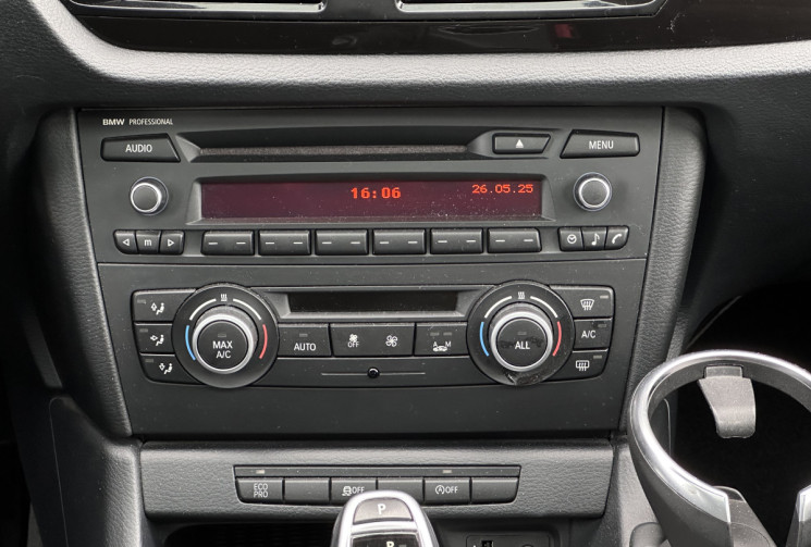 BMW X1 18d sDrive XLine Steptronic 143 cv (E84) - Attelage - Toit ouvrant