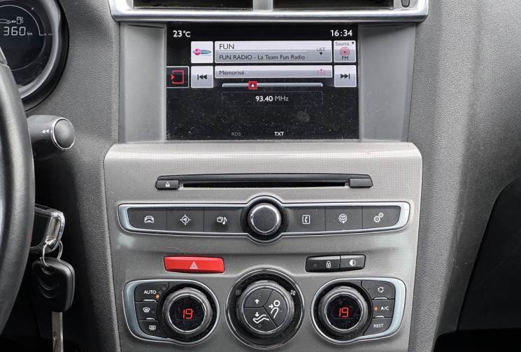 Citroën C4 1.6 BlueHDi 100 cv Millenium / attelage
