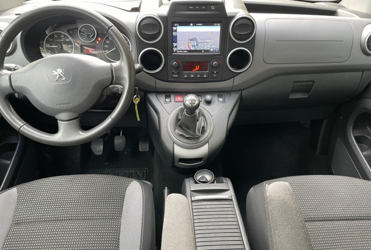 Peugeot PARTNER TEPEE B9 Phase 3 1.2 PureTech 110 ch Outdoor BVM5 *Avec toit Zénith*