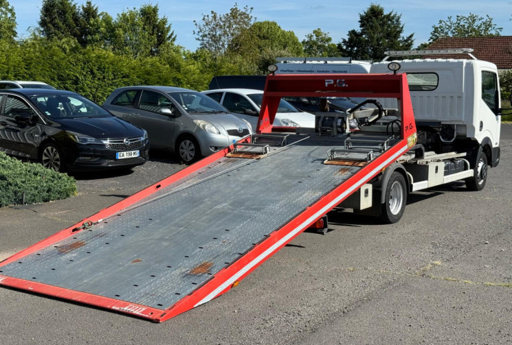 Nissan CABSTAR NT400 3.0 DEPANNEUSE PLATEAU COULISSANT CARTE BLANCHE