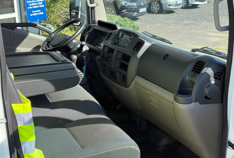 Nissan CABSTAR NT400 3.0 DEPANNEUSE PLATEAU COULISSANT CARTE BLANCHE