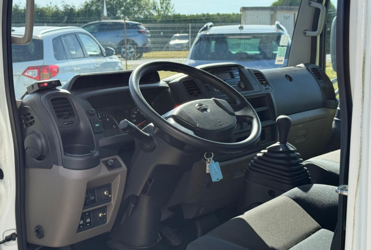Nissan CABSTAR NT400 3.0 DEPANNEUSE PLATEAU COULISSANT CARTE BLANCHE