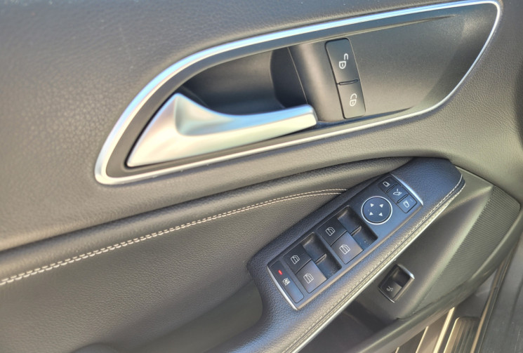 Mercedes GLA 180 D SENSATION 7G-DCT