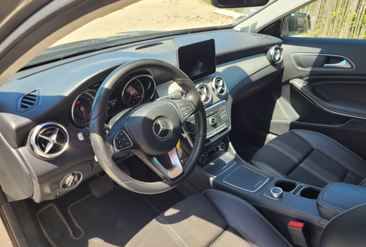 Mercedes GLA 180 D SENSATION 7G-DCT