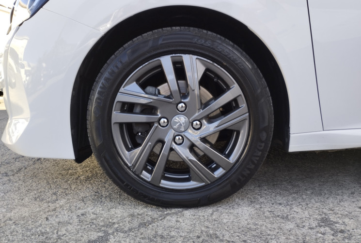 Peugeot 208 1.5 BLUE HDI 100 ALLURE PACK