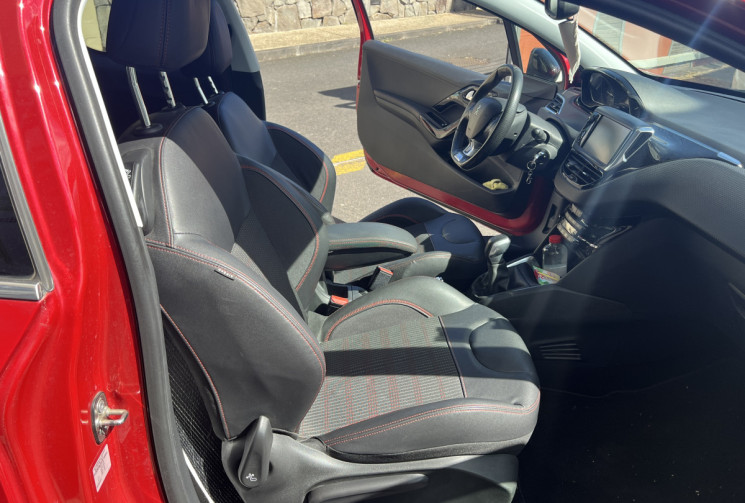 Peugeot 208  I Phase 2 1.2 THP 110 cv GT-LINE