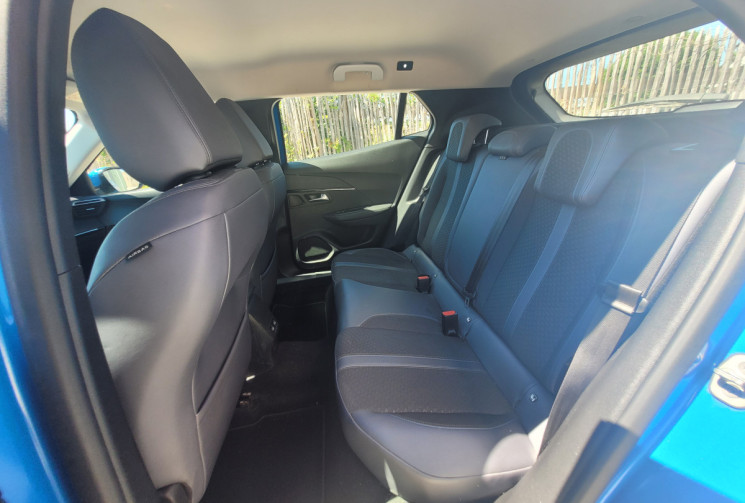 Peugeot 2008 1.2 PURETECH 100 BVM6 ALLURE / KIT DISTRIBUTION OK
