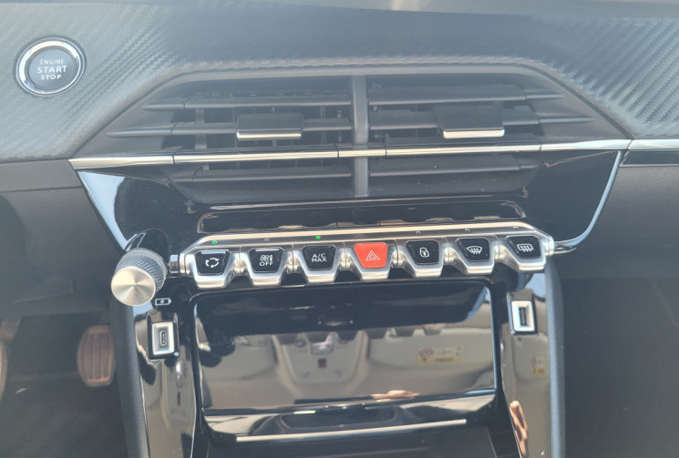Peugeot 2008 1.2 PURETECH 100 BVM6 ALLURE / KIT DISTRIBUTION OK