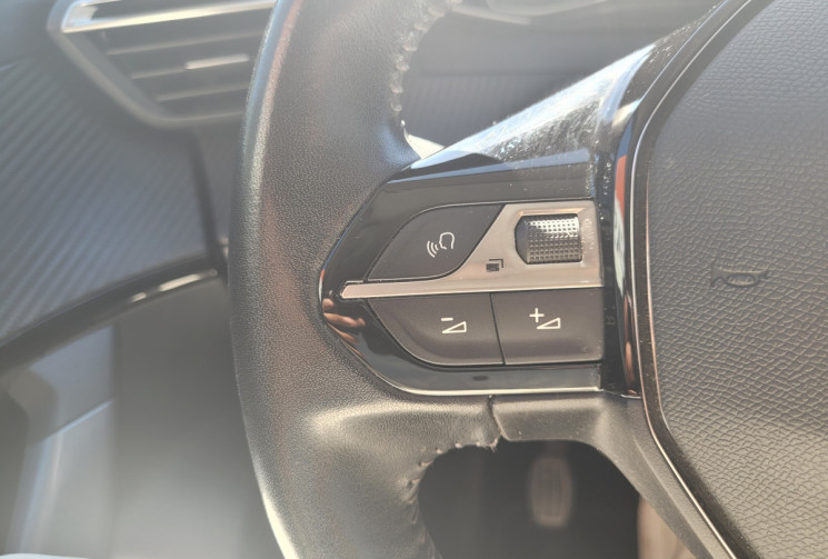 Peugeot 2008 1.2 PURETECH 100 BVM6 ALLURE / KIT DISTRIBUTION OK