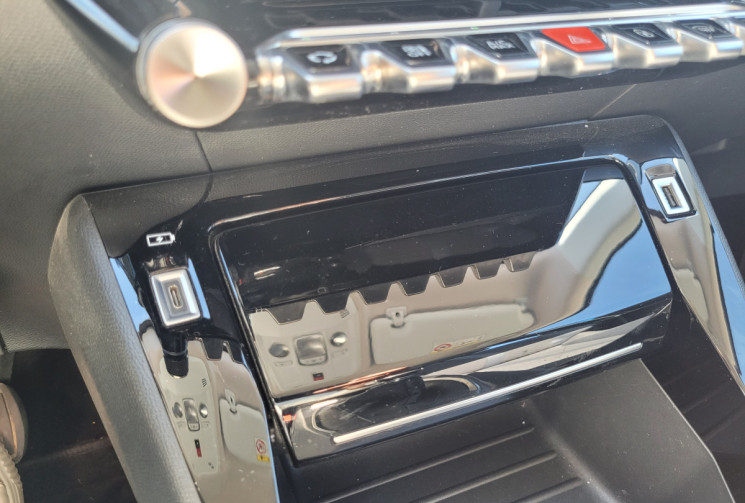 Peugeot 2008 1.2 PURETECH 100 BVM6 ALLURE / KIT DISTRIBUTION COMPLET FAIT
