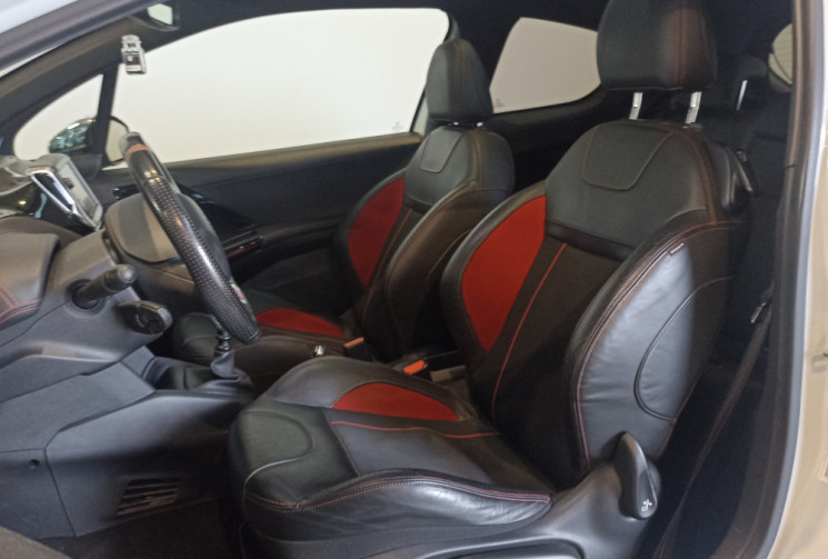 Peugeot 208 GTi Phase 2 – Toit panoramique – Bluetooth – GPS