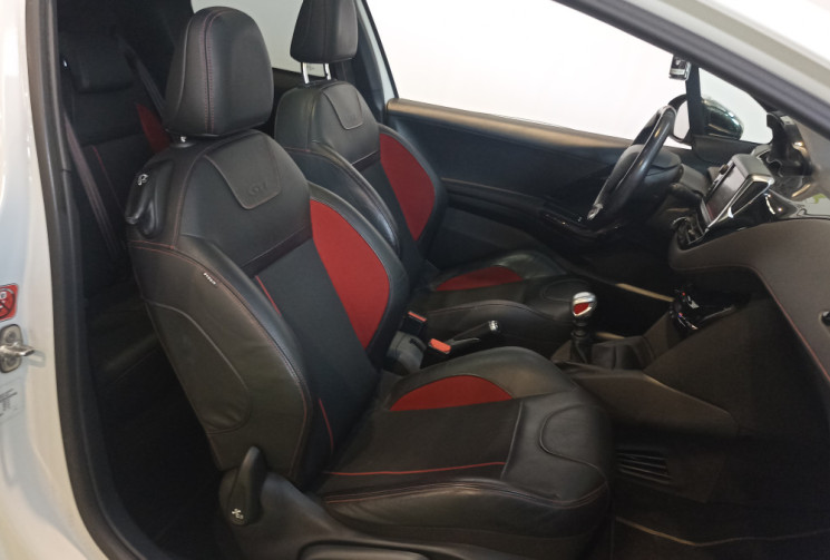 Peugeot 208 GTi Phase 2 – Toit panoramique – Bluetooth – GPS
