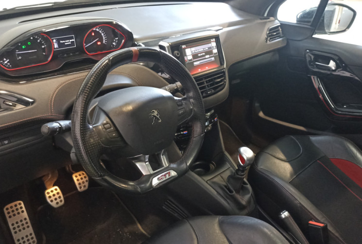 Peugeot 208 GTi Phase 2 – Toit panoramique – Bluetooth – GPS