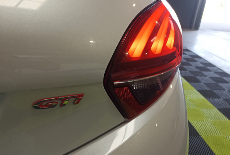 Peugeot 208 GTi Phase 2 – Toit panoramique – Bluetooth – GPS