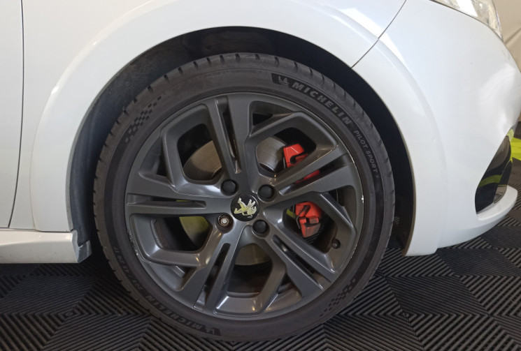 Peugeot 208 GTi Phase 2 – Toit panoramique – Bluetooth – GPS