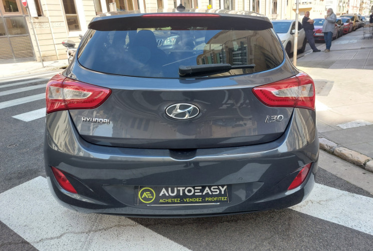 Hyundai i30 1.6 CRDI 110ch DCT7 BVA TOIT OUVRANT PANORAMIQUE