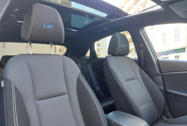 Hyundai i30 1.6 CRDI 110ch DCT7 BVA TOIT OUVRANT PANORAMIQUE