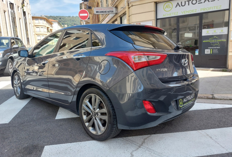 Hyundai i30 1.6 CRDI 110ch DCT7 BVA TOIT OUVRANT PANORAMIQUE