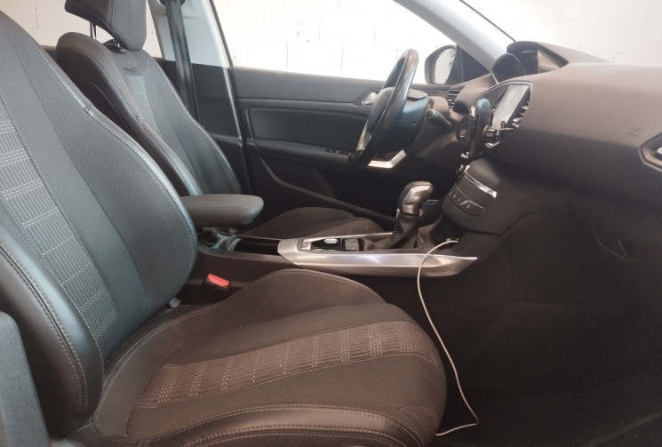 Peugeot 308 SW BlueHDi 120 CV SS EAT6 ALLURE + TOIT PANORAMIQUE EN VERRE 