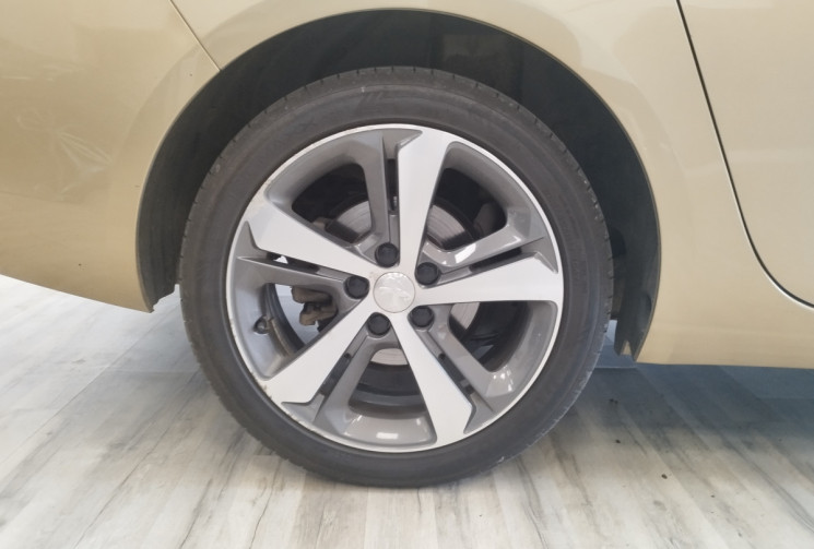 Peugeot 308 SW BlueHDi 120 CV SS EAT6 ALLURE + TOIT PANORAMIQUE EN VERRE 
