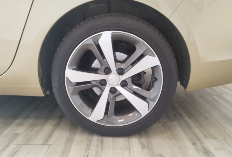 Peugeot 308 SW BlueHDi 120 CV SS EAT6 ALLURE + TOIT PANORAMIQUE EN VERRE 