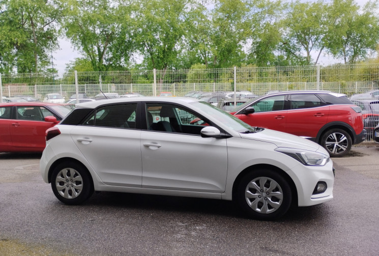 Hyundai I20 II 1.2 i 75 Initia BVM5 / 29600 Km / Attelage