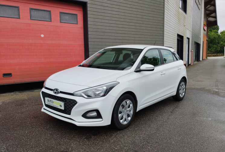 Hyundai I20 II 1.2 i 75 Initia BVM5 / 29600 Km / Attelage