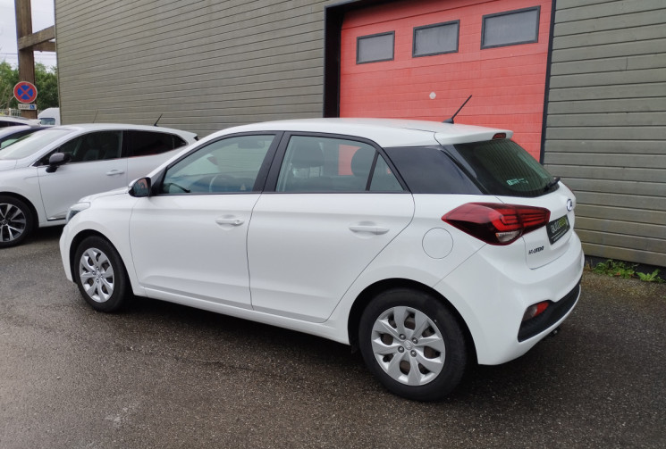 Hyundai I20 II 1.2 i 75 Initia BVM5 / 29600 Km / Attelage
