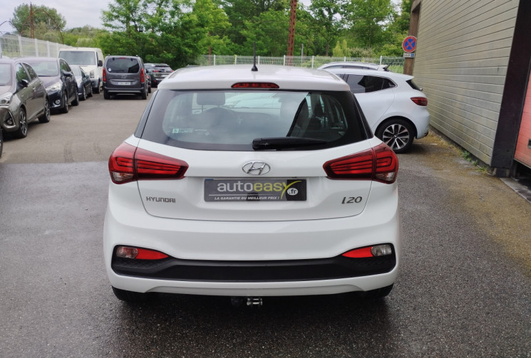 Hyundai I20 II 1.2 i 75 Initia BVM5 / 29600 Km / Attelage