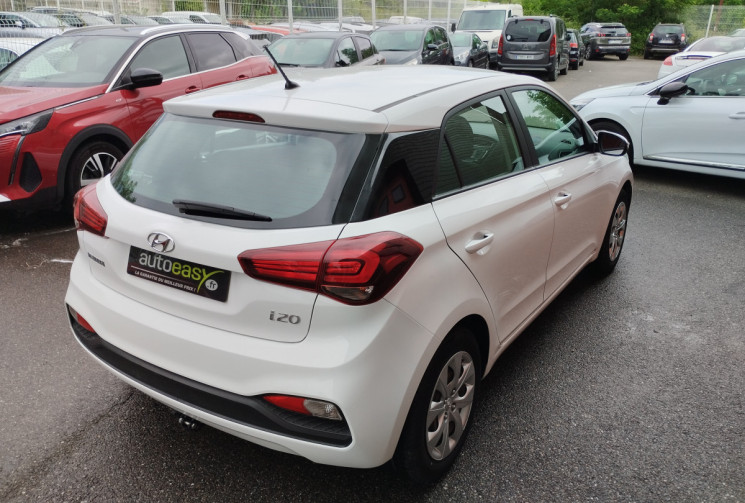 Hyundai I20 II 1.2 i 75 Initia BVM5 / 29600 Km / Attelage