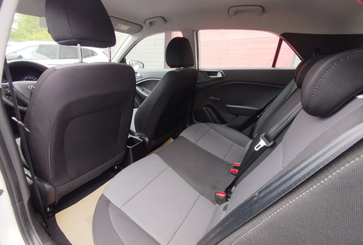 Hyundai I20 II 1.2 i 75 Initia BVM5 / 29600 Km / Attelage
